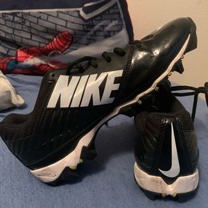 Soccer shoes